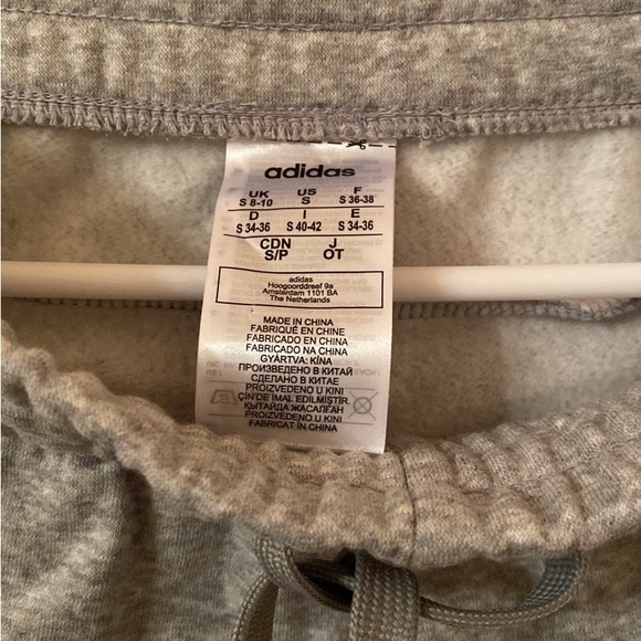 Adidas Women Essentials 3-Stripes Fleece Pants in Grey Small - Picture 3 of 3